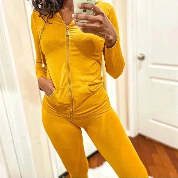 Sporty Lounge Set - Picture 8 of 9